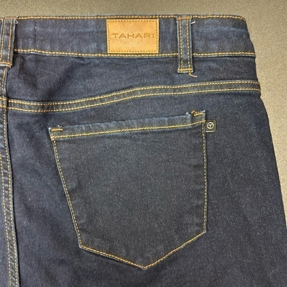 61. Tahari Chloe fit solution, skinny dark, blue jeans size 16 W